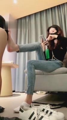 【希希子】绿帽男友沦为女友的狗 bf759 -套路艾彩视频