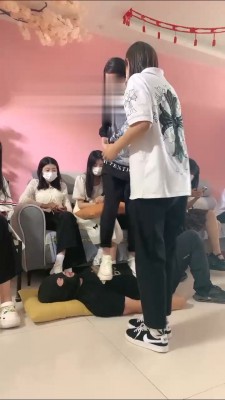 【精神小妹】超强素人学生主群调 bf15891 -套路艾彩视频