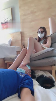 【樱田妮妮】御姐网红脚踩狗脸 bf15914 -套路艾彩视频