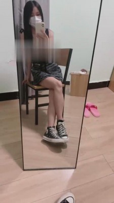 【温嘉雨】白棉袜羞辱地毯 bf16023 -套路艾彩视频