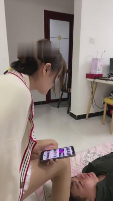 【牙乖乖】美甲小妹深夜恋足调 bf16124 -套路艾彩视频