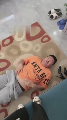【不期而遇】来自学生S的爆踹/闻鞋窝 bf16644 -套路艾彩视频