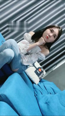 【狗哥】开发脏臭运动鞋素人小姐姐 bf16765 -套路艾彩视频