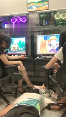 【精神小妹】电脑桌下强制蹂躏 bf16777 -套路艾彩视频