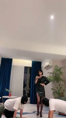 【简一】长靴黑丝调双狗 bf16998 -套路艾彩视频