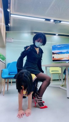 【美离子】办公室调漂亮女奴舔脚 bf17070 -套路艾彩视频