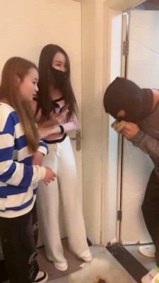 套路直播视频【星探】素人姐妹花逮住偷袜贼调成狗 bf24191 -套路艾彩视频