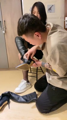 套路直播视频【红杉】长靴/小白鞋踩狗爪/黑丝闻舔【双视角版】 bf24327