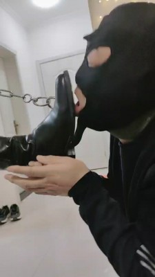 套路直播视频【辣姐】闻舔棉袜丝袜脚/舔马桶/吃厕纸 bf24452