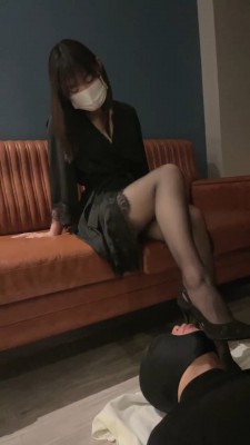 套路直播视频【馨馨S】黑丝高跟诱惑/圣水灌 bf24351 -套路艾彩视频
