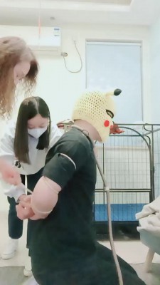 套路直播视频【安静大大】母女S-圈养邻居狗虐待【双视角版】 bf24640 -套路艾彩视频