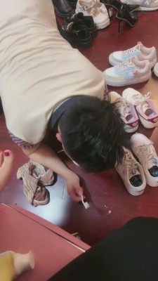 套路直播视频【桃幼幼】裸足臭脚踩地毯 bf24516