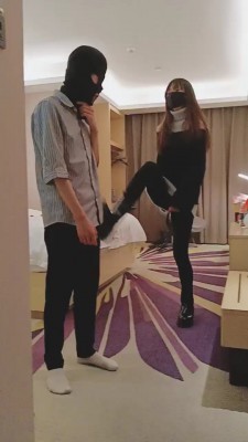套路直播视频【美娜格格】剧情-暴打工作人员【完整版】 bf24504 -套路艾彩视频