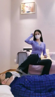 套路直播视频【启蒙老师】白袜裸足全体重踩踏 bf24670 -套路艾彩视频