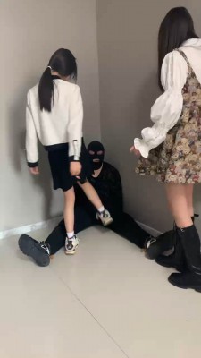 套路直播视频【精神小妹】双学生主重度踢踹/喝圣水/穿鞋踩踏 bf24673 -套路艾彩视频