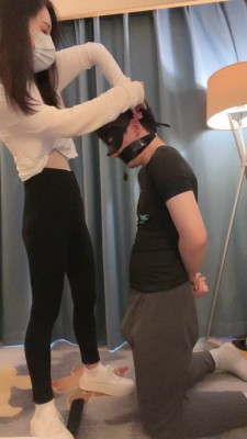 套路直播视频【筱月】车模强迫狗吃白袜/胶带封嘴耳光 bf24671 -套路艾彩视频