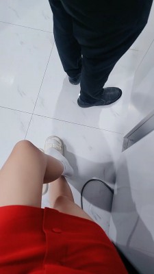 套路直播视频【嘉妮】奖励圈养家奴闻袜舔脚 bf24805 -套路艾彩视频