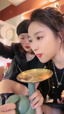 套路直播视频【鑫儿教头】双奴争宠吃口水/全体重踩踏【双视角版】 bf24803 -套路艾彩视频