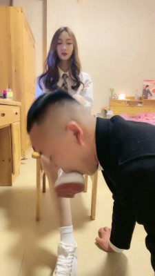 套路直播视频【惜沫】迷恋素人学生主的白袜白鞋裸足 bf24901 -套路艾彩视频