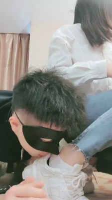 套路直播视频【妮蔻】小白鞋棉袜裸足羞辱贱狗 bf24913