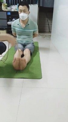 套路直播视频【美娜格格】捆绑强制毒打/踩踏/腿绞窒息 bf24883 -套路艾彩视频