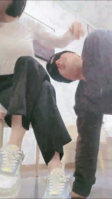 套路直播视频【妮蔻S】小白鞋棉袜训练老狗 bf24818 -套路艾彩视频