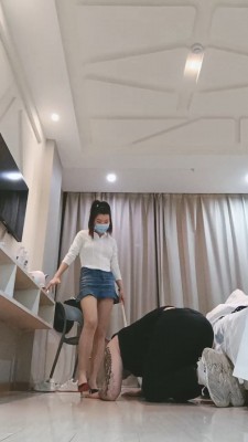 套路直播视频【爆爆S】精神小妹暴力鞭打刑虐 bf25026 -套路艾彩视频
