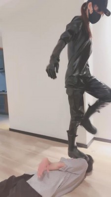 套路直播视频【美娜格格】推销面膜被皮装御姐训成狗/勒脖绞杀深喉 bf25105 -套路艾彩视频
