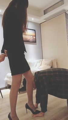 套路直播视频【美娜格格】银行女职员高跟踩/肉丝捂脸【双视角版】 bf25108 -套路艾彩视频