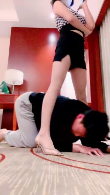 套路直播视频【莫妮卡S】胯下辱/丝袜勒脖窒息/吃口水/碾压狗脸 bf25237 -套路艾彩视频