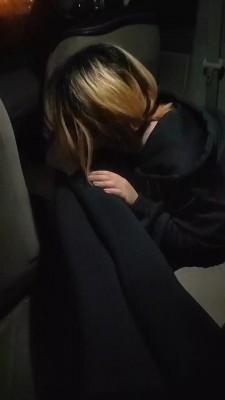 套路直播视频【桃子S】羞涩素人母狗-车跑狗闻舔原味鞋袜脚（双视角） bf25263