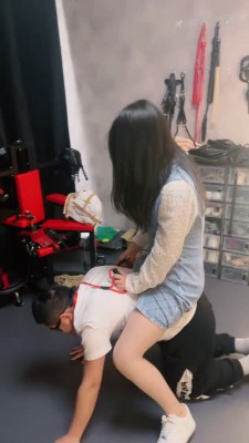 套路直播视频【冷凝大大】小白鞋强制狗舔/耳光/骑马/掐狗窒息 bf25240