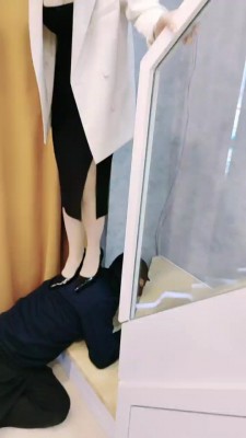 套路直播视频【辣姐】不听话就电击/圣水喝饱/高跟踩狗/含厕纸 bf25295