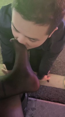 套路直播视频【甜心教主】长靴御姐踩踏/转胯/强迫舔鞋底【完整版】 bf25148 -套路艾彩视频