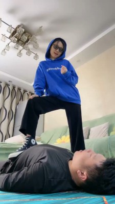 套路直播视频【艾莉】帆布鞋白袜全体重踩踏/转胯 bf25784 -套路艾彩视频