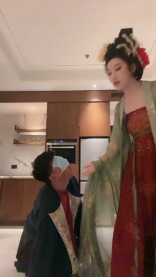 套路直播视频【梦二】cos女主面试家奴/圣水淋浴 bf25384 -套路艾彩视频