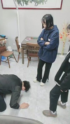 套路直播视频【瑶瑶大大S】3S-藤条抽/磕头求饶/叼袜子【三视角版】 bf25649 -套路艾彩视频