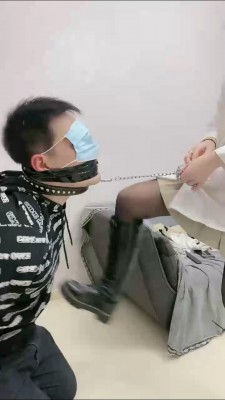 套路直播视频【Q月s】黑丝全体重踩/丝袜塞嘴/原味窒息/强制闻鞋 bf25721