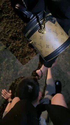套路直播视频【莴汐】户外-姐妹花户外虐狗/闻原味棉袜 【双视角版】bf25609