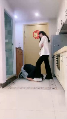 套路直播视频【梵高】逛街回来调-转胯/肉丝捂死/鞋底强制舔【双视角版】bf25612 -套路艾彩视频
