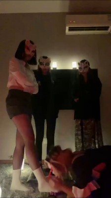 套路直播视频【小奶昔S】3素人精神小妹-母畜/闻臭脚/吃口水/踩踏【双视角版】 bf25621 -套路艾彩视频