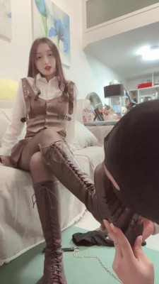 套路直播视频【尤物】学生主羞辱偷袜贼/清理鞋底/踩踏/裸足深喉 bf26140 -套路艾彩视频