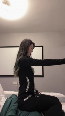 套路直播视频【暴躁小溪】姐妹花-坐脸+臭脚捂脸窒息【双视角版】 bf26133 -套路艾彩视频