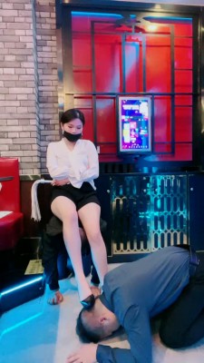 套路直播视频【甜心教主】KTV调双狗-骑马/人体擦鞋器/转胯 bf25617 -套路艾彩视频