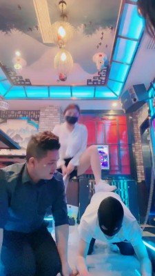 套路直播视频【甜心教主】双女神KTV虐狗/喝圣水/舔脏鞋 bf25623 -套路艾彩视频