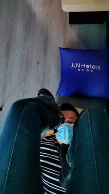 套路直播视频【开发素人】艺校女神首调-踩踏/居高临下舔鞋/踩狗爪 bf26045 -套路艾彩视频