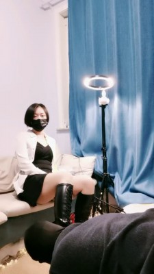 套路直播视频【路遥】双S交替混合虐/滴蜡/踩踏/胶带套头窒息 【双视角版】bf26067 -套路艾彩视频