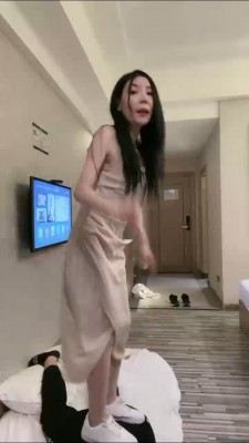 套路直播视频【陈甜女帝】小白鞋+高跟全体重跳踩 bf26130