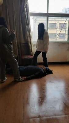 套路直播视频【最抗揍M】双S学生精神小妹暴力调-踢踹/运动鞋踩/骑马转胯 bf26124 -套路艾彩视频