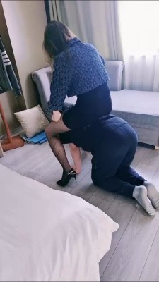 套路直播视频【玖儿】黑丝高跟御姐骑马/舔脏鞋/碾压喂食 bf26091 -套路艾彩视频